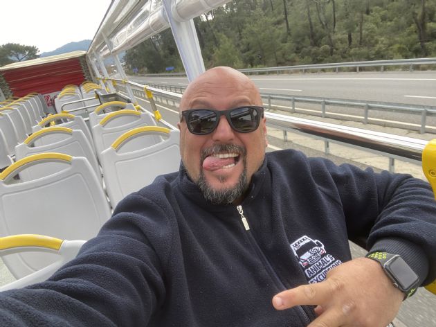 ANIMAL IS ON THE WHEEL 